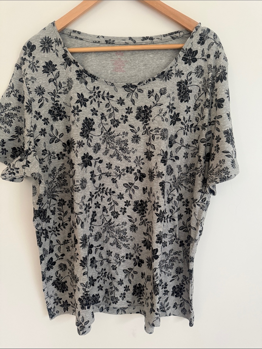 Iyla Women Gray Floral Short Sleeve Pullover Top Plus Size 3X